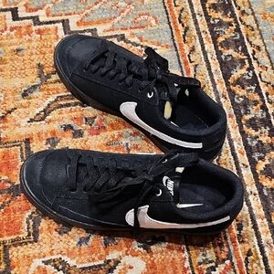 Nike Custom Blazer Low Black and White Sneakers Size 7 Never Worn